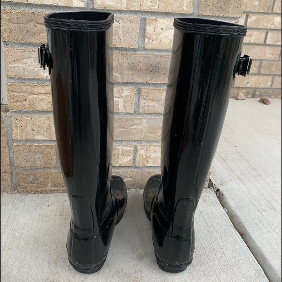 Black Gloss Hunter Rain Boots - Picture 2 of 7